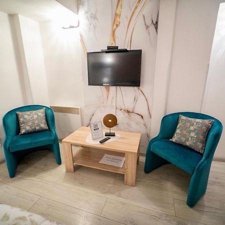 Apartmani Aleksandra U Centru Grada Kragujevac Buitenkant foto