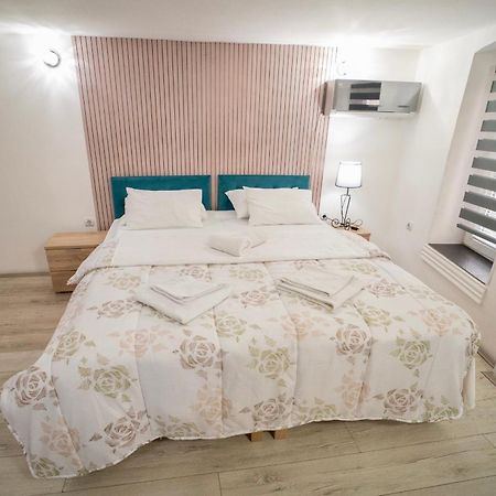 Apartmani Aleksandra U Centru Grada Kragujevac Buitenkant foto