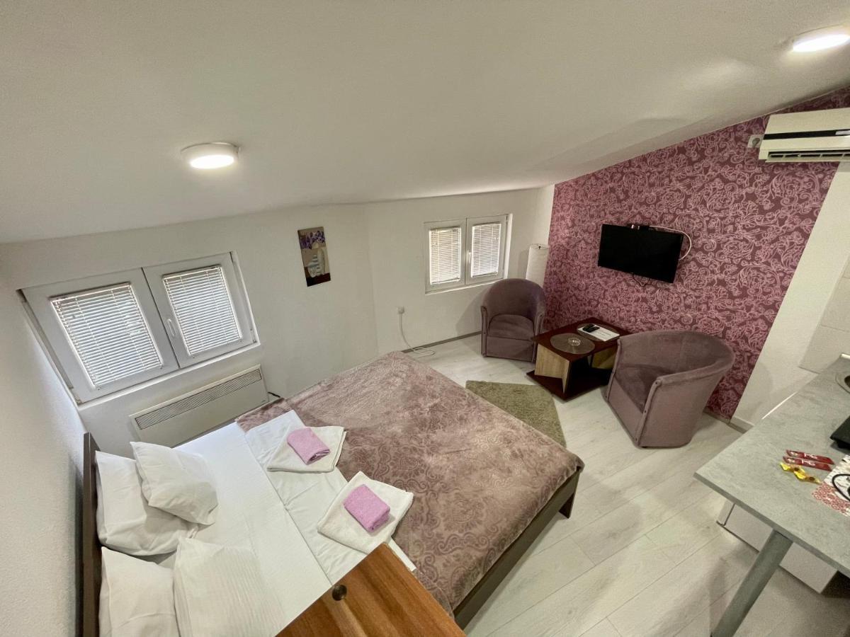 Apartmani Aleksandra U Centru Grada Kragujevac Buitenkant foto