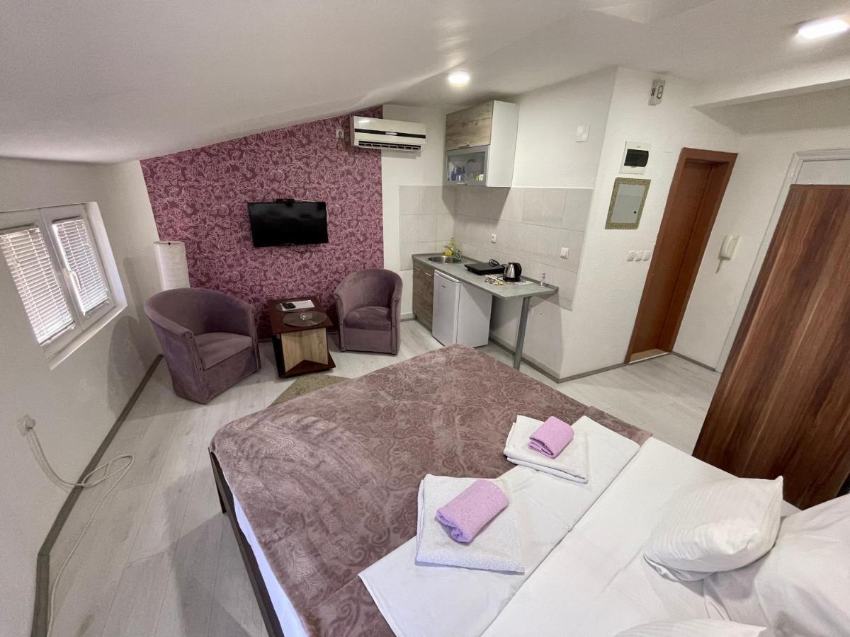 Apartmani Aleksandra U Centru Grada Kragujevac Buitenkant foto