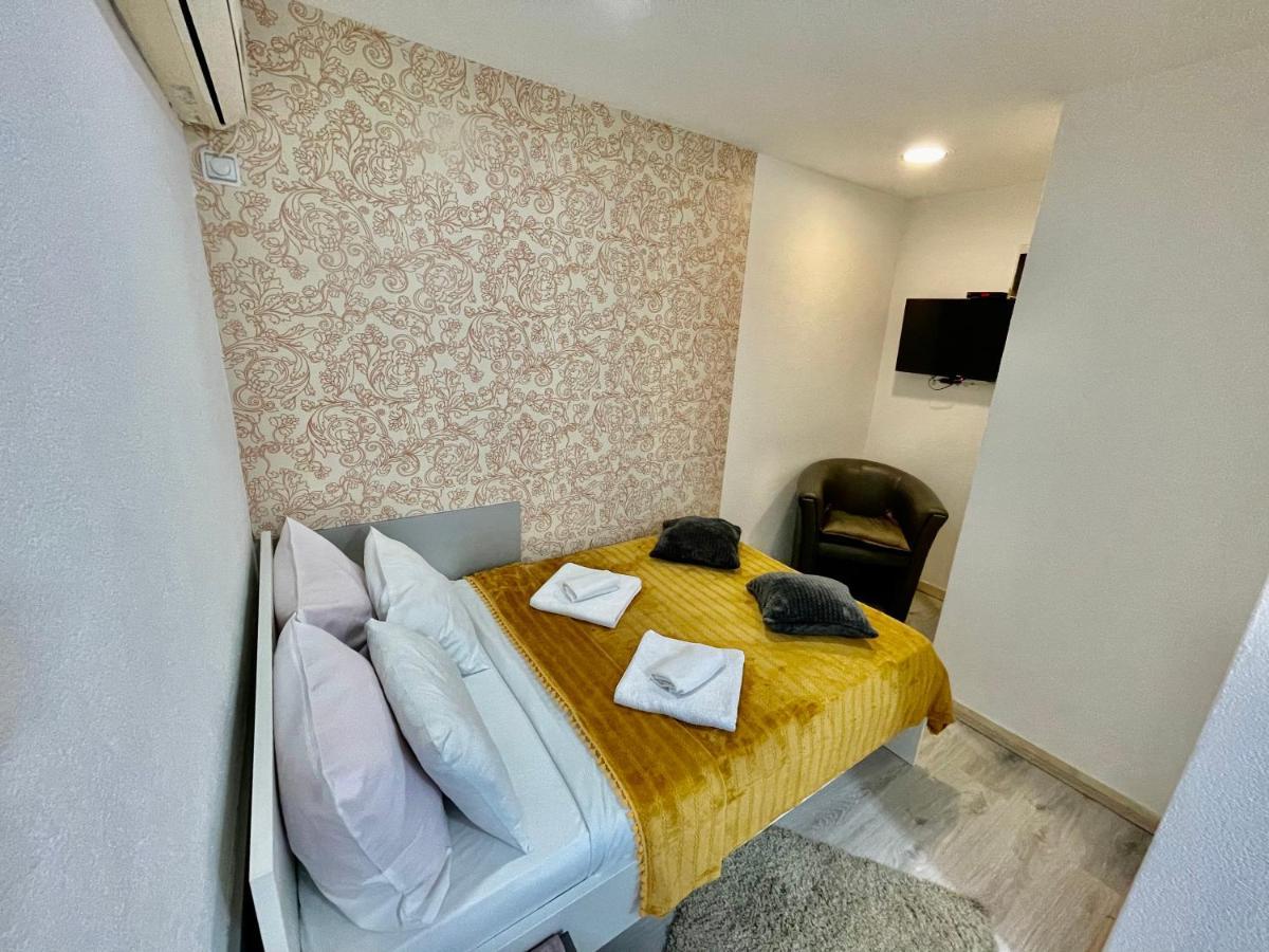 Apartmani Aleksandra U Centru Grada Kragujevac Buitenkant foto
