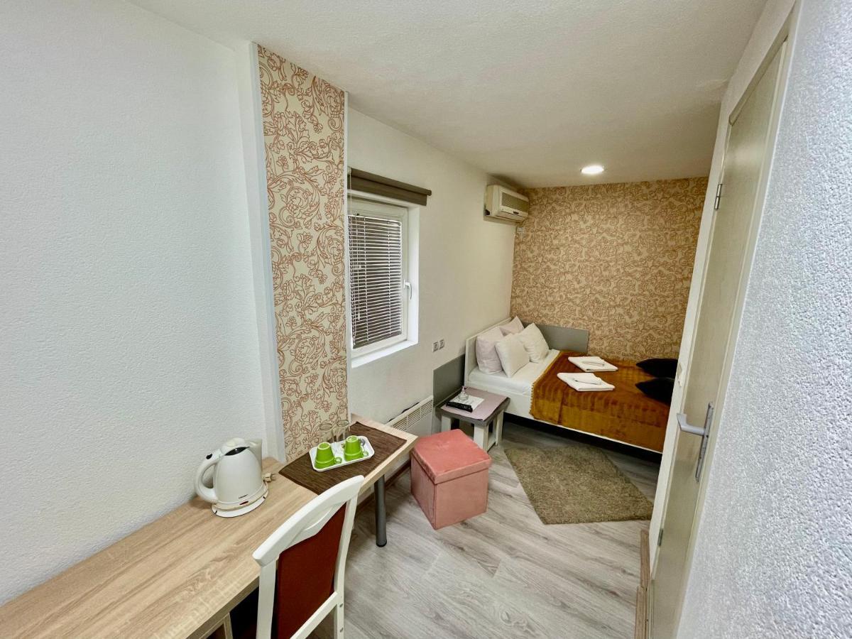 Apartmani Aleksandra U Centru Grada Kragujevac Buitenkant foto