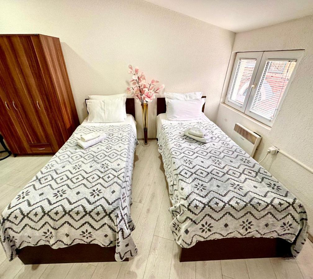 Apartmani Aleksandra U Centru Grada Kragujevac Buitenkant foto