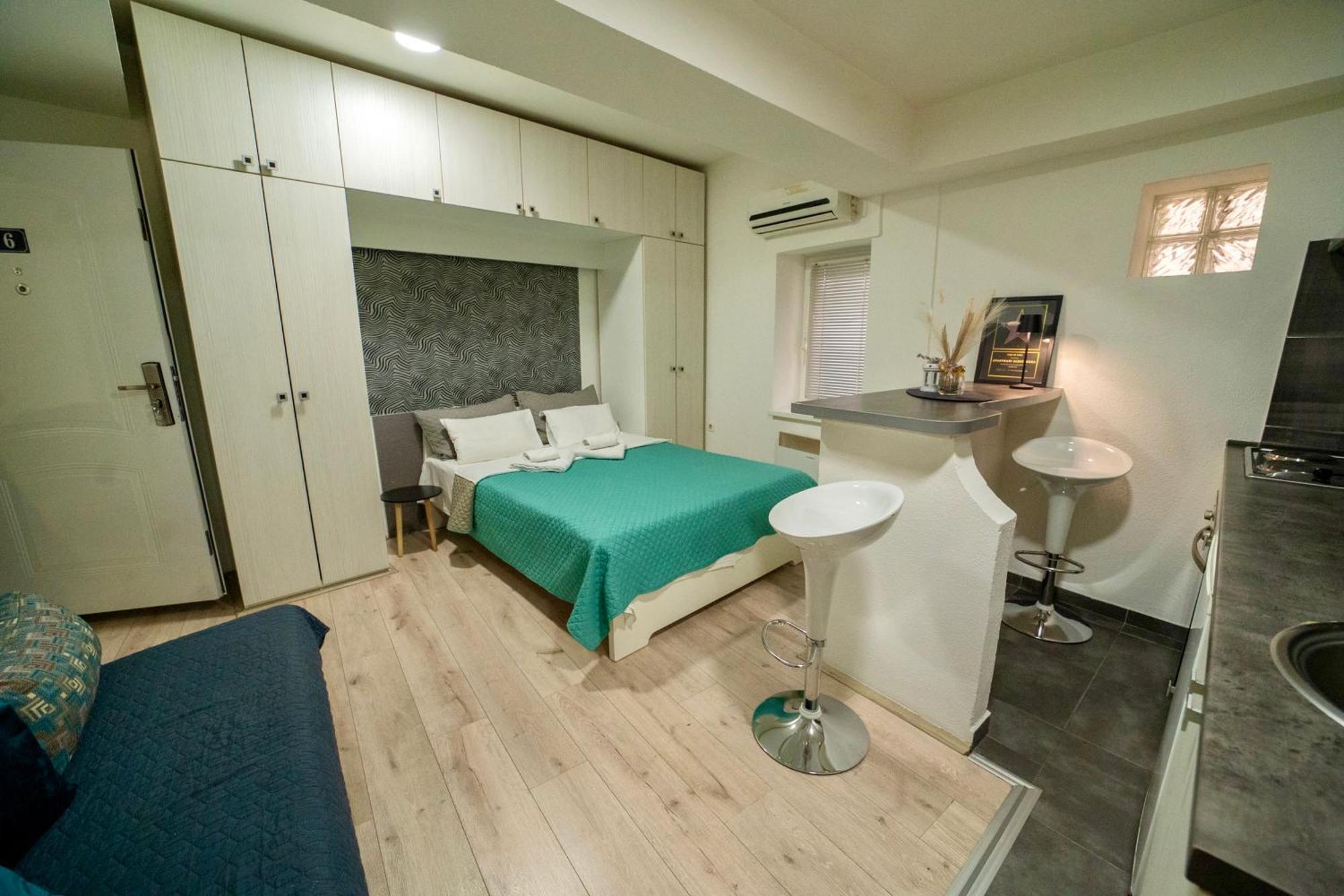 Apartmani Aleksandra U Centru Grada Kragujevac Buitenkant foto