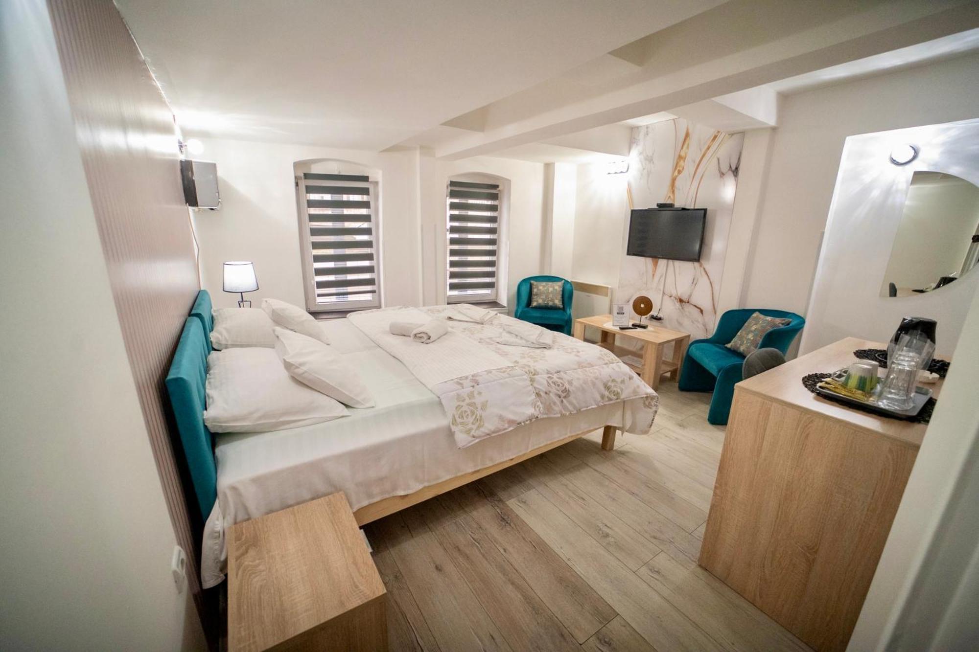 Apartmani Aleksandra U Centru Grada Kragujevac Buitenkant foto