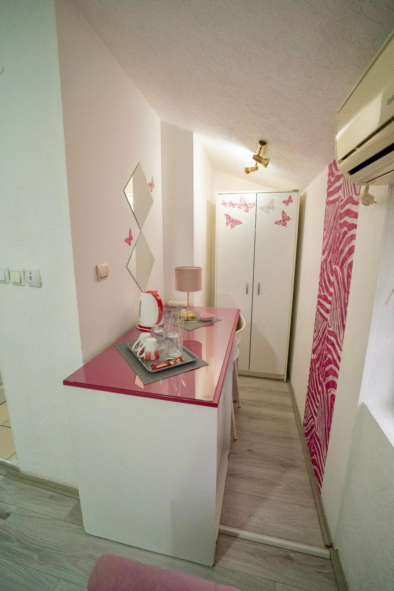 Apartmani Aleksandra U Centru Grada Kragujevac Buitenkant foto