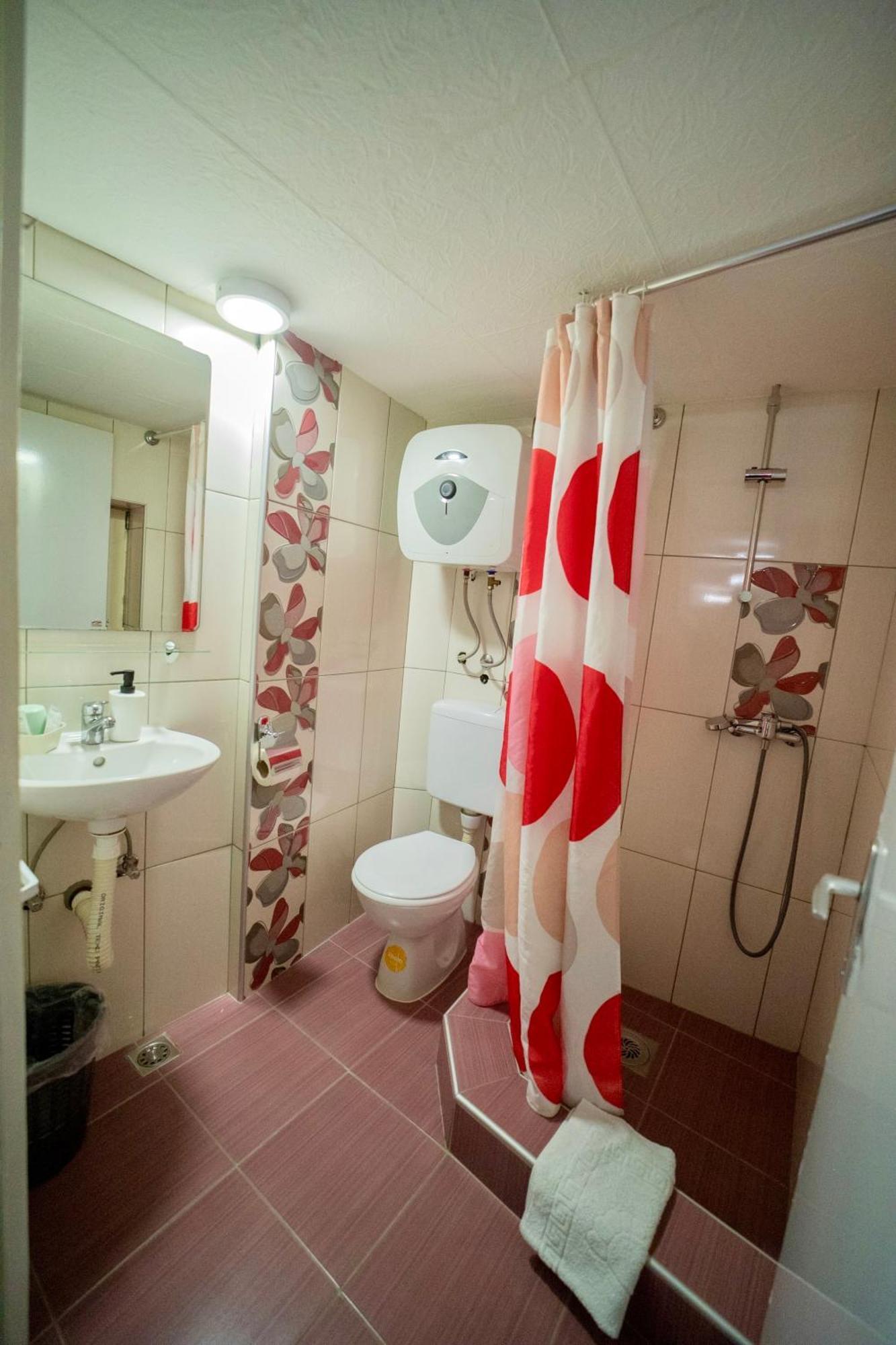 Apartmani Aleksandra U Centru Grada Kragujevac Buitenkant foto