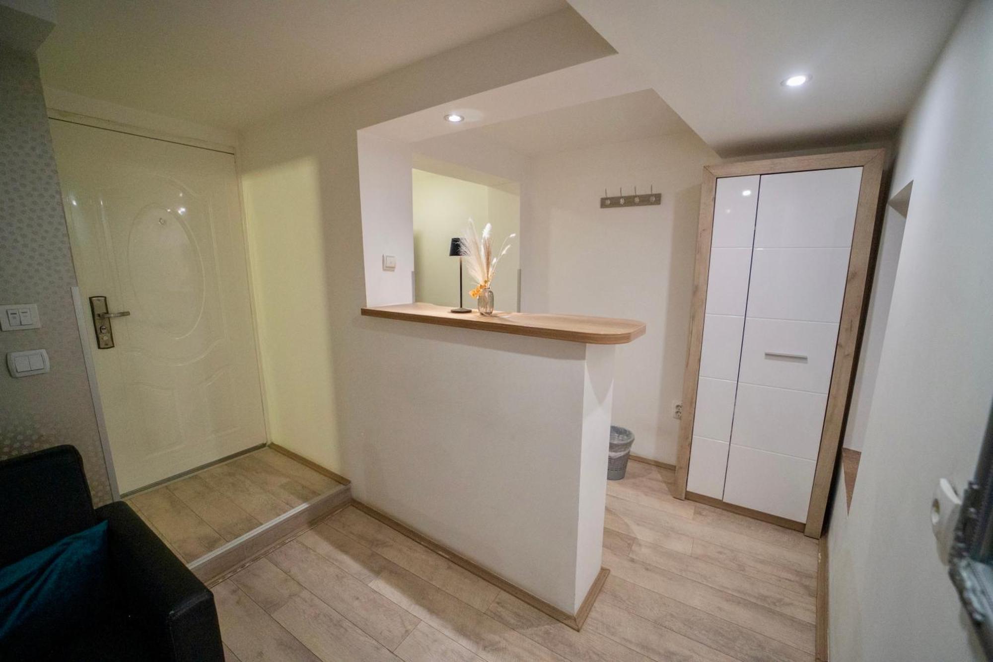 Apartmani Aleksandra U Centru Grada Kragujevac Buitenkant foto