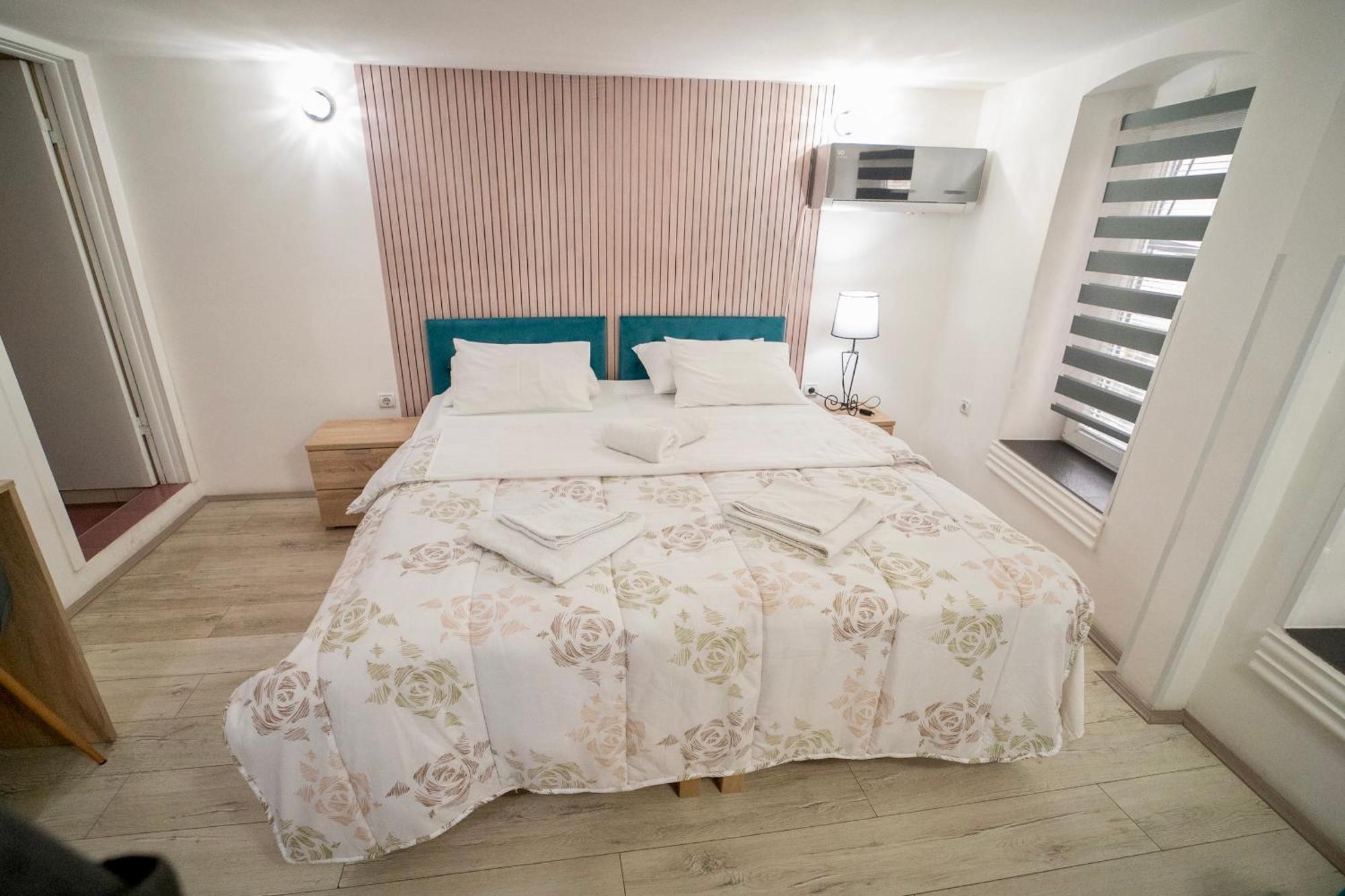 Apartmani Aleksandra U Centru Grada Kragujevac Buitenkant foto