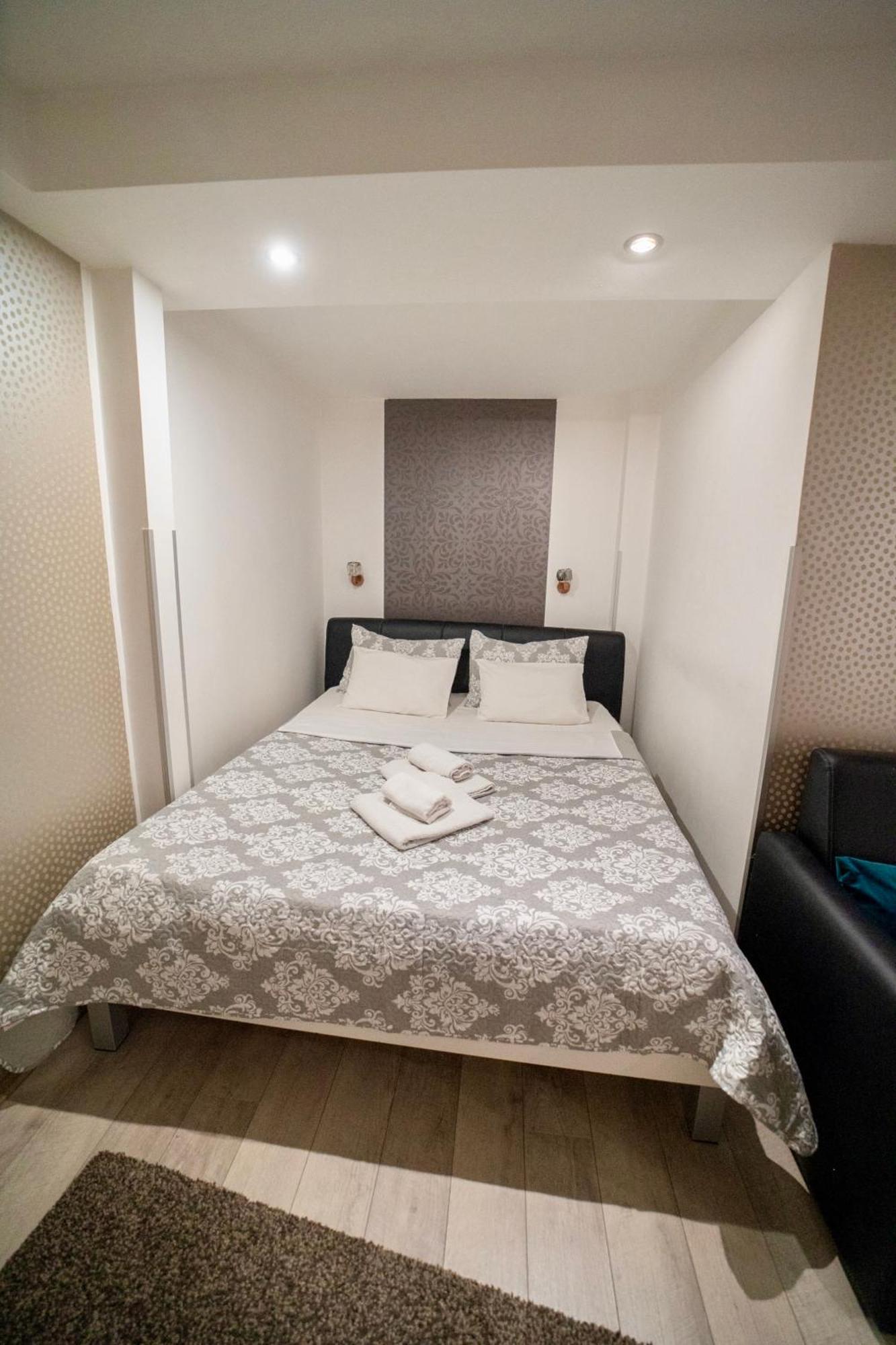 Apartmani Aleksandra U Centru Grada Kragujevac Buitenkant foto