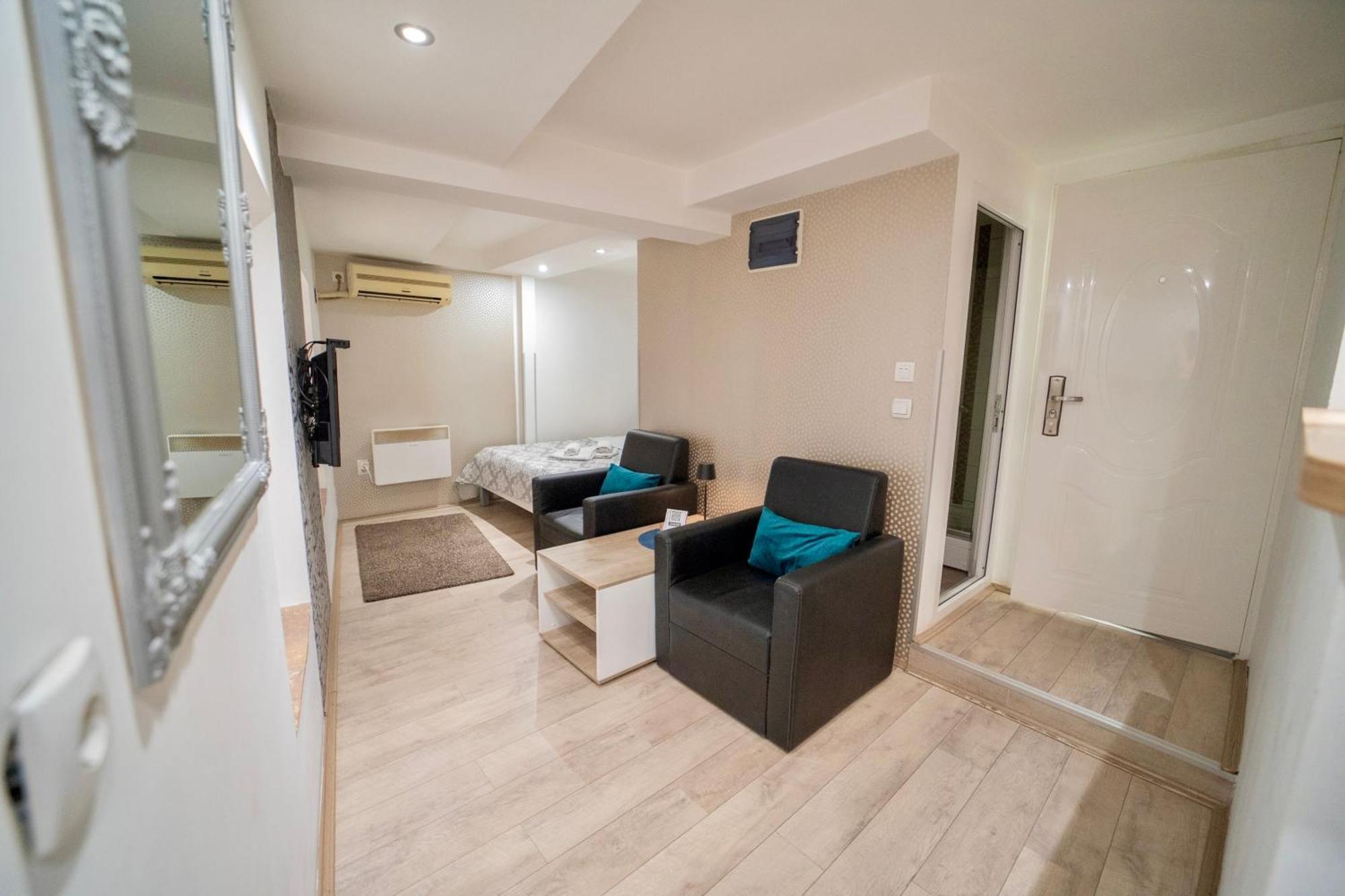 Apartmani Aleksandra U Centru Grada Kragujevac Buitenkant foto