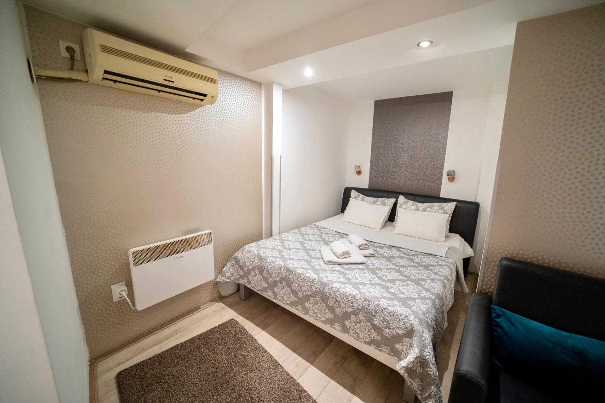 Apartmani Aleksandra U Centru Grada Kragujevac Buitenkant foto