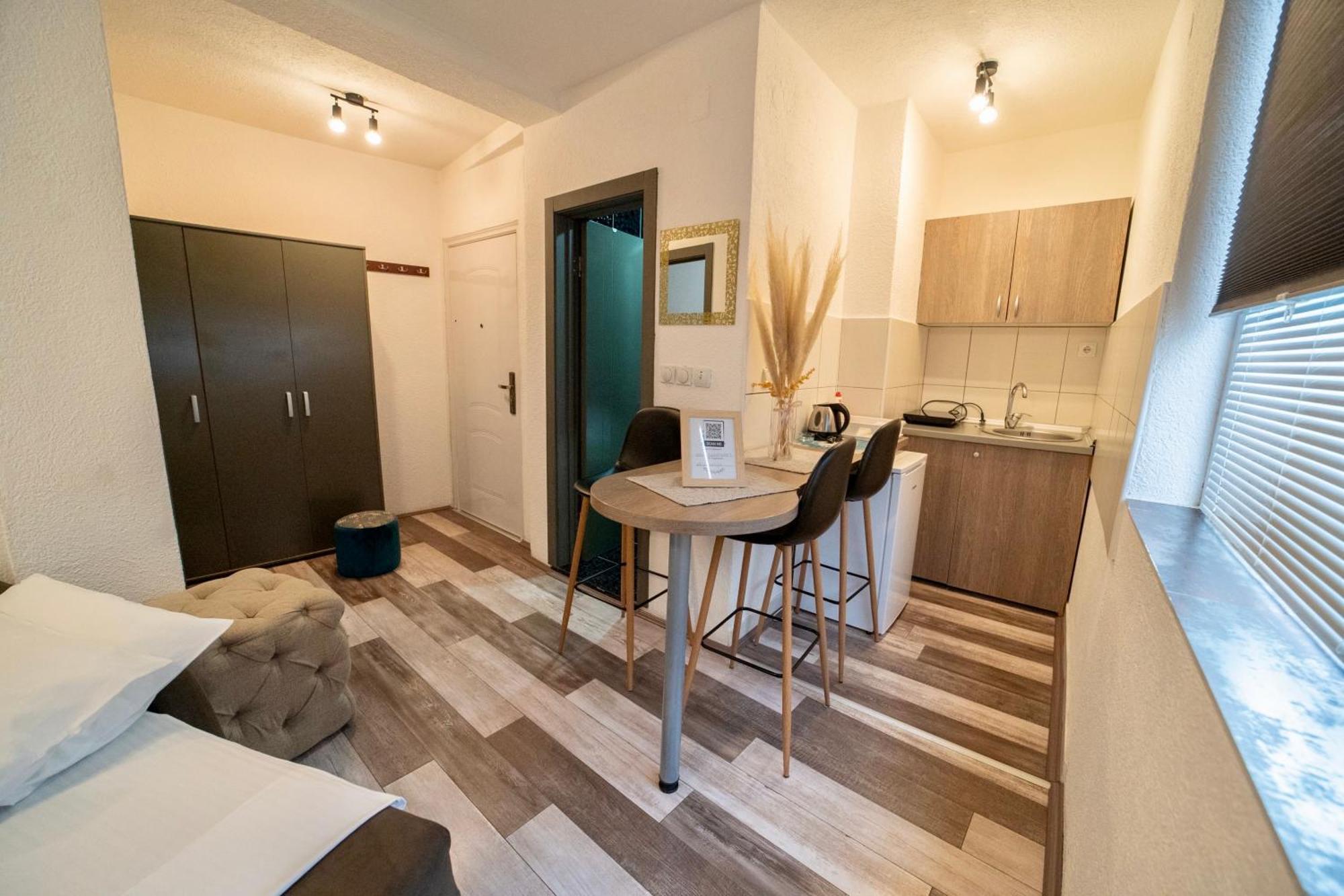 Apartmani Aleksandra U Centru Grada Kragujevac Buitenkant foto